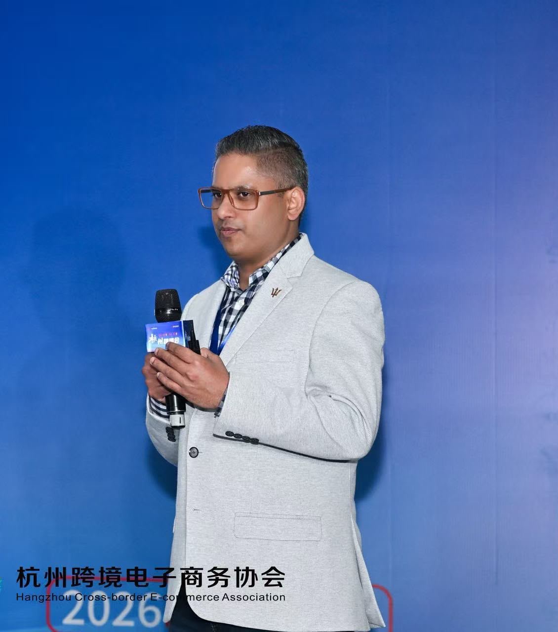 Prashant Shah speaking at the Hangzhou Cross-border E-commerce Association